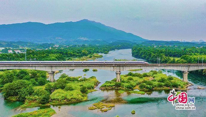 “铁路上的中国”，托举民族复兴的伟大征程